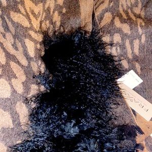 Fraas womens animal print 100% wool wrap org $225